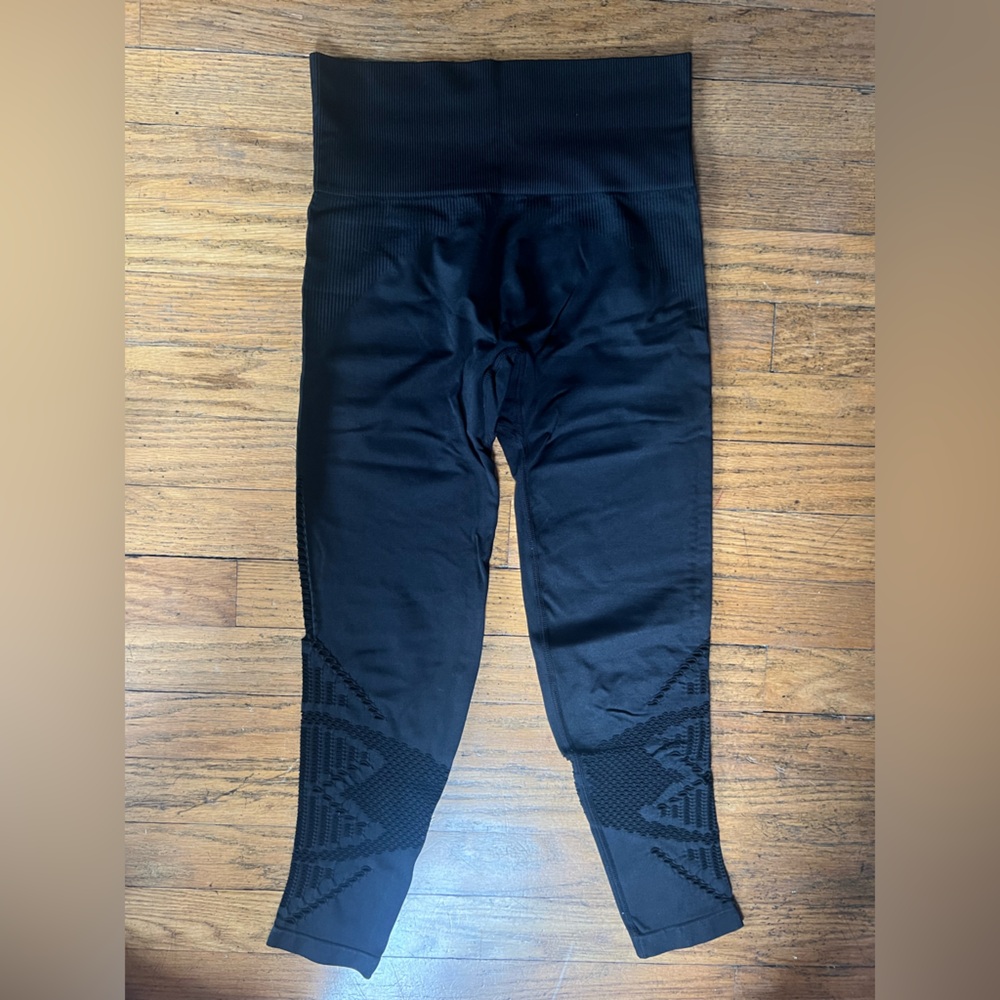 Victoria’s Secret Pink leggings. Size small. Black. Like new.